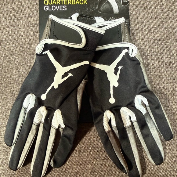 Nike Football Air Jordan Quarterback Skill Gloves White Black - X-Large